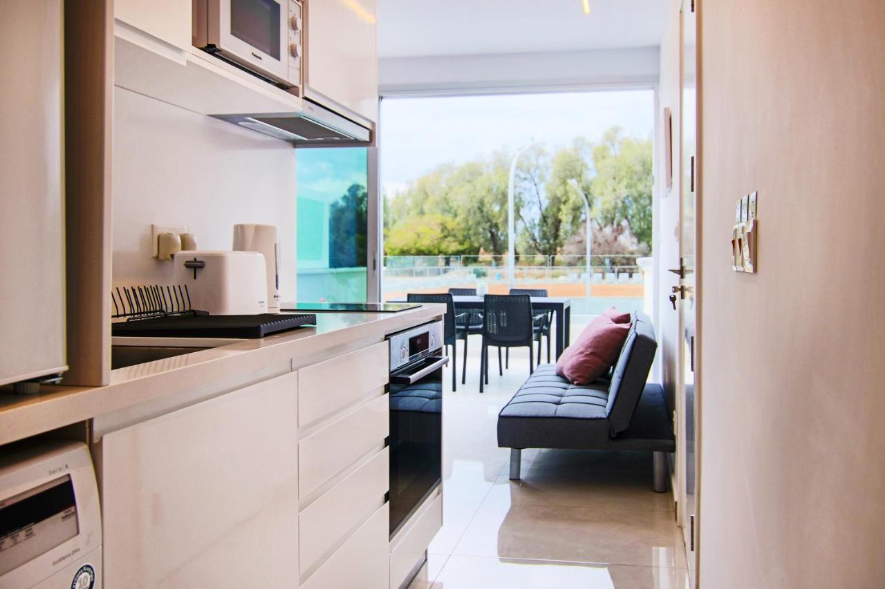 Апартаменты Phaedrus Living - Seaside Luxury Flat Harbour 109 Пафос Экстерьер фото